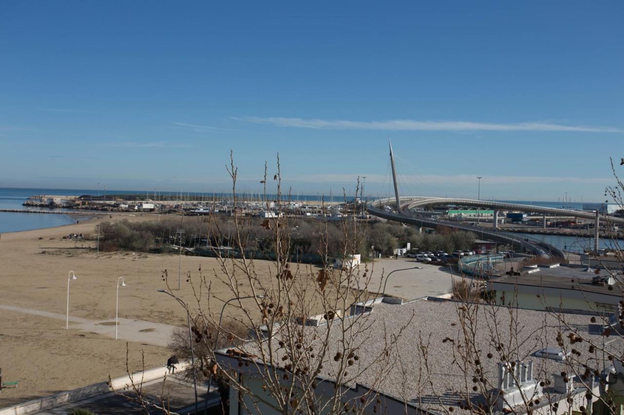 "Casa Incantevole" Fronte Mare Pescara - Appartamento Via Buozzi Εξωτερικό φωτογραφία